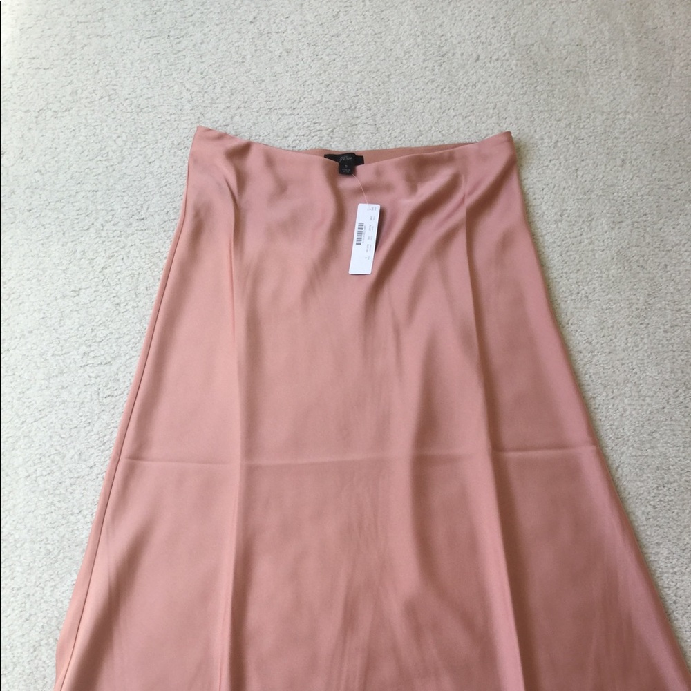 Pull-on slip skirt